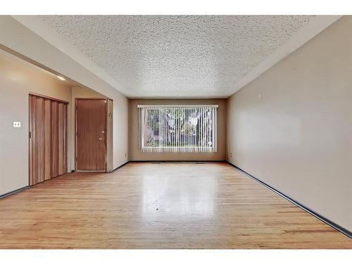 2629 And 2631 25 Avenue Sw, Calgary, AB - Indoor Photo Showing Other Room