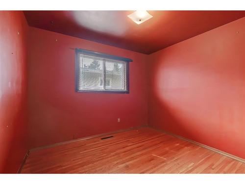 2629 And 2631 25 Avenue Sw, Calgary, AB - Indoor Photo Showing Other Room