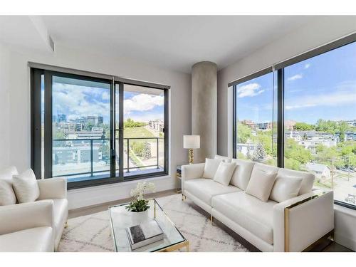 801-123 4 Street Ne, Calgary, AB - Indoor Photo Showing Living Room