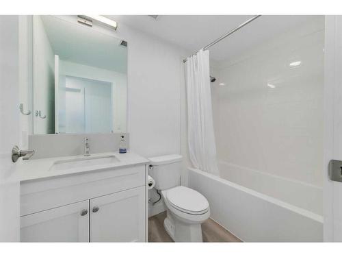 801-123 4 Street Ne, Calgary, AB - Indoor Photo Showing Bathroom