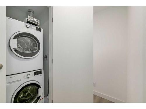 801-123 4 Street Ne, Calgary, AB - Indoor Photo Showing Laundry Room