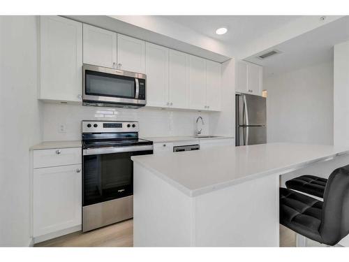 801-123 4 Street Ne, Calgary, AB - Indoor Photo Showing Kitchen With Stainless Steel Kitchen