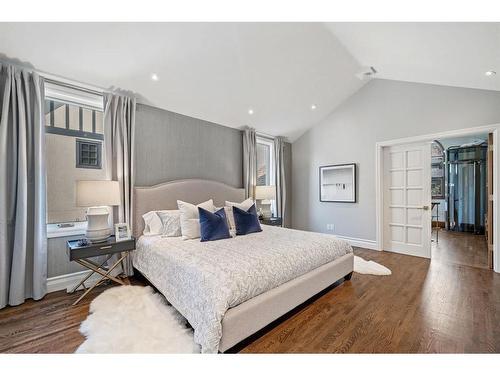 409 Roxboro Road Sw, Calgary, AB - Indoor Photo Showing Bedroom