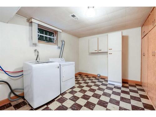 1956 Kelwood Drive Sw, Calgary, AB - Indoor Photo Showing Laundry Room