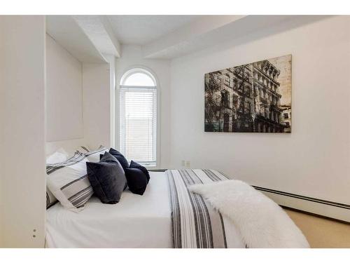 201-1315 12 Avenue Sw, Calgary, AB - Indoor Photo Showing Bedroom