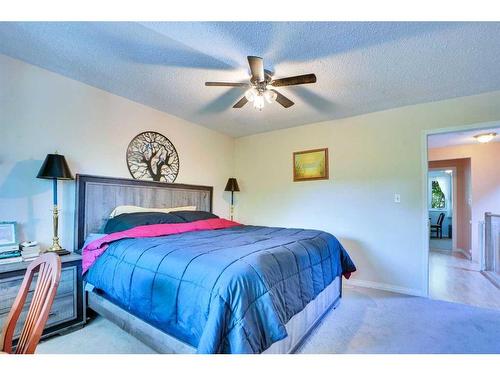 1-7524 Bowness Road Nw, Calgary, AB - Indoor Photo Showing Bedroom