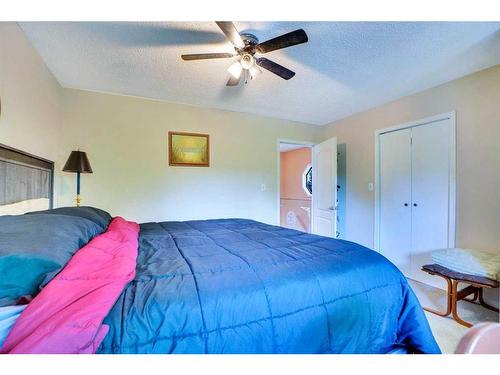 1-7524 Bowness Road Nw, Calgary, AB - Indoor Photo Showing Bedroom