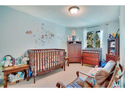 1-7524 Bowness Road Nw, Calgary, AB - Indoor Photo Showing Bedroom