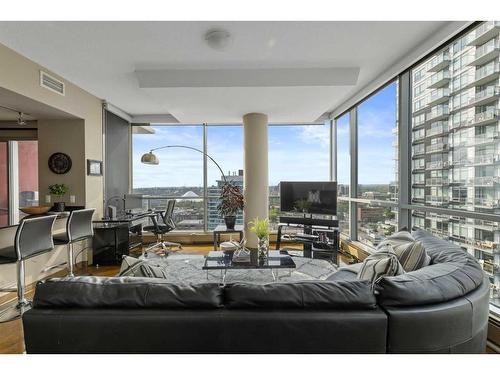 1708-135 13 Avenue Sw, Calgary, AB - Indoor Photo Showing Living Room