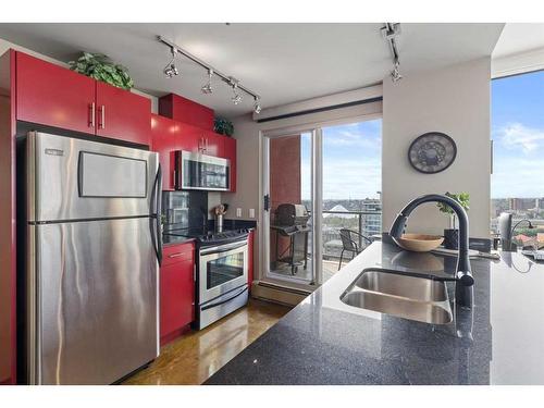 1708-135 13 Avenue Sw, Calgary, AB - Indoor Photo Showing Kitchen With Stainless Steel Kitchen With Double Sink