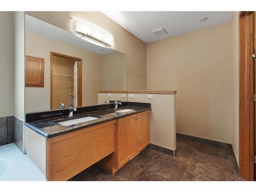 138 Sienna Heights Way Sw, Calgary, AB - Indoor Photo Showing Bathroom