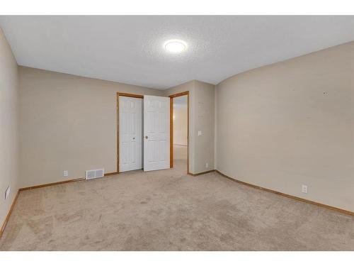 138 Sienna Heights Way Sw, Calgary, AB - Indoor Photo Showing Other Room