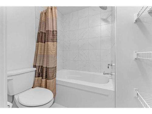 307 Chelsea Passage, Chestermere, AB - Indoor Photo Showing Bathroom