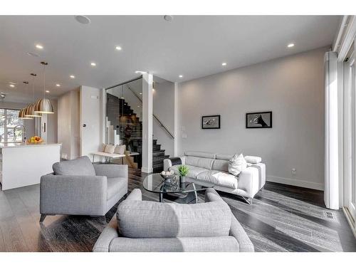 4012 17 Street Sw, Calgary, AB - Indoor Photo Showing Living Room