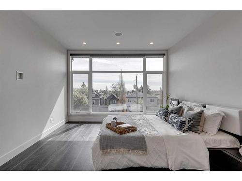 4012 17 Street Sw, Calgary, AB - Indoor Photo Showing Bedroom