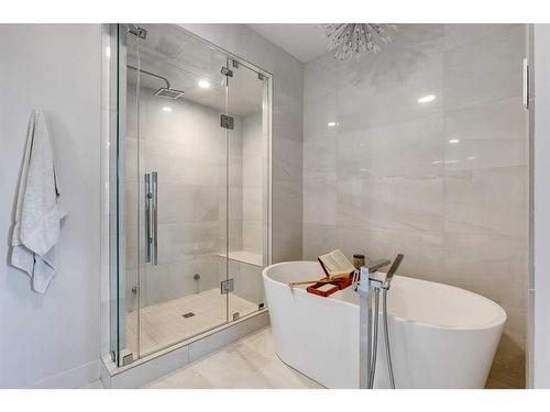 4012 17 Street Sw, Calgary, AB - Indoor Photo Showing Bathroom