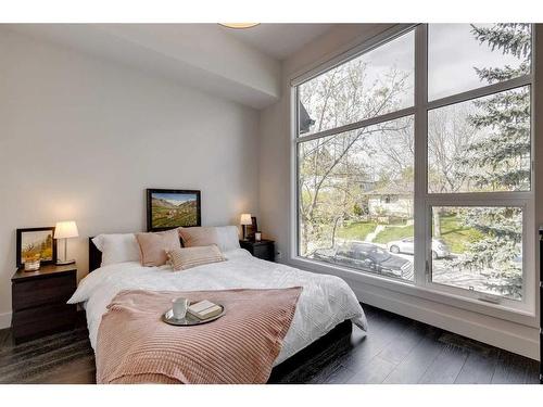 4012 17 Street Sw, Calgary, AB - Indoor Photo Showing Bedroom