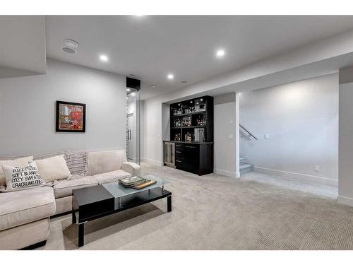 4012 17 Street Sw, Calgary, AB - Indoor Photo Showing Living Room