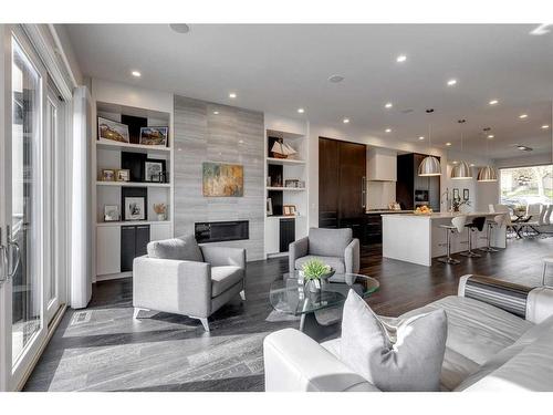 4012 17 Street Sw, Calgary, AB - Indoor Photo Showing Living Room