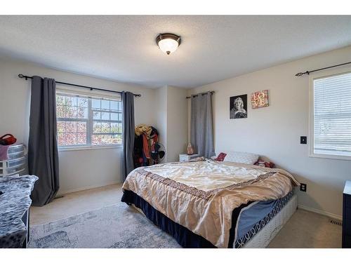 5 Country Village Gate Ne, Calgary, AB - Indoor Photo Showing Bedroom