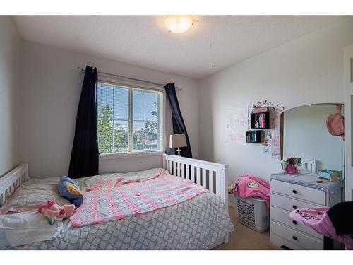 5 Country Village Gate Ne, Calgary, AB - Indoor Photo Showing Bedroom