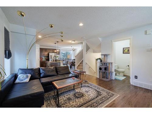 5 Country Village Gate Ne, Calgary, AB - Indoor Photo Showing Living Room