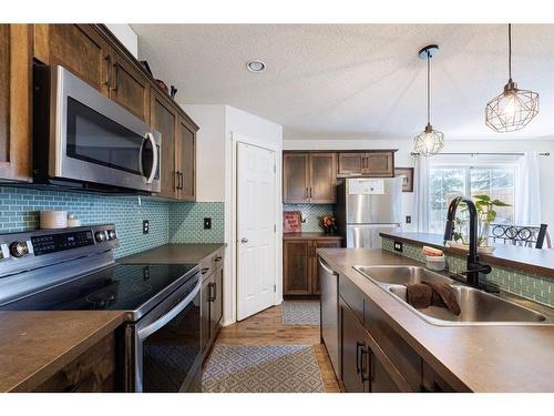 5 Country Village Gate Ne, Calgary, AB - Indoor Photo Showing Kitchen With Double Sink