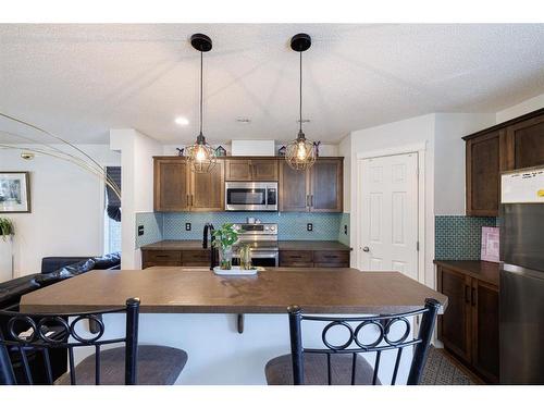 5 Country Village Gate Ne, Calgary, AB - Indoor Photo Showing Kitchen