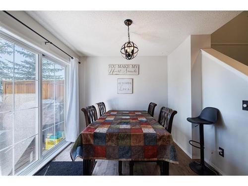 5 Country Village Gate Ne, Calgary, AB - Indoor Photo Showing Bedroom