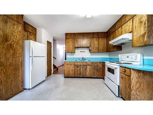 3715 Valdes Place Nw, Calgary, AB - Indoor Photo Showing Kitchen With Double Sink