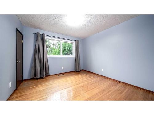 3715 Valdes Place Nw, Calgary, AB - Indoor Photo Showing Other Room