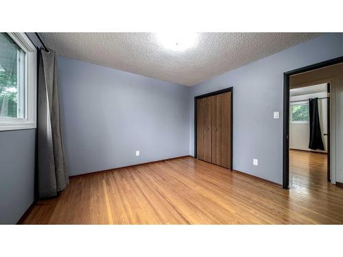 3715 Valdes Place Nw, Calgary, AB - Indoor Photo Showing Other Room