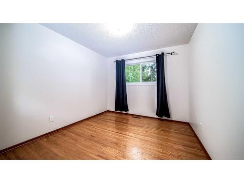 3715 Valdes Place Nw, Calgary, AB - Indoor Photo Showing Other Room