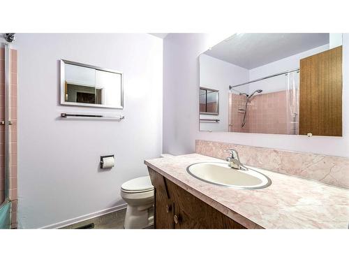 3715 Valdes Place Nw, Calgary, AB - Indoor Photo Showing Bathroom