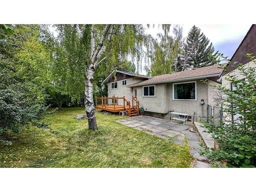 3715 Valdes Place Nw, Calgary, AB - Outdoor