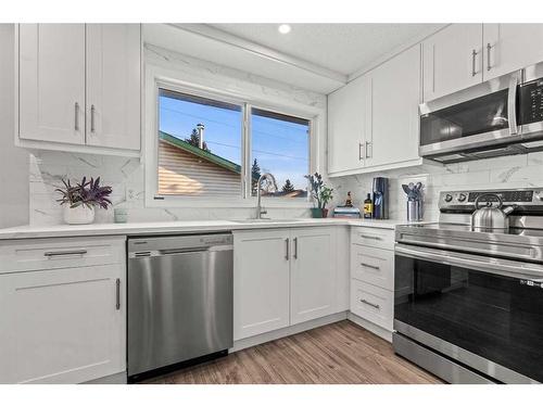 891 Pinecliff Drive Ne, Calgary, AB - Indoor Photo Showing Kitchen With Stainless Steel Kitchen With Upgraded Kitchen