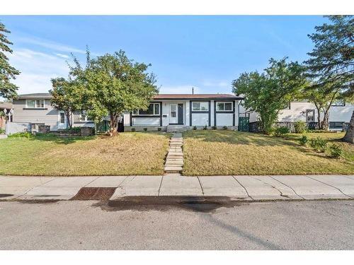 891 Pinecliff Drive Ne, Calgary, AB - Outdoor With Facade