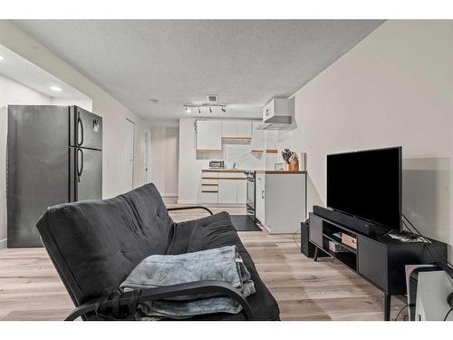 891 Pinecliff Drive Ne, Calgary, AB - Indoor Photo Showing Living Room