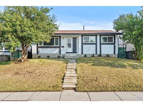 891 Pinecliff Drive Ne, Calgary, AB - Outdoor