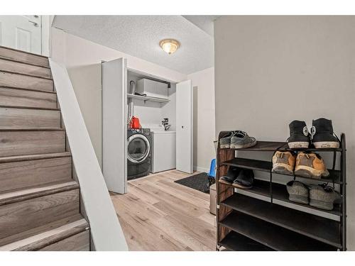 891 Pinecliff Drive Ne, Calgary, AB - Indoor Photo Showing Laundry Room