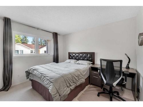 203 Edgedale Gardens Nw, Calgary, AB - Indoor Photo Showing Bedroom