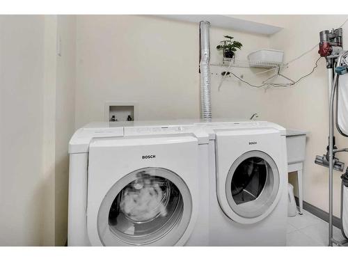 203 Edgedale Gardens Nw, Calgary, AB - Indoor Photo Showing Laundry Room