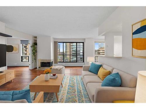 801-1323 15 Avenue Sw, Calgary, AB - Indoor Photo Showing Living Room