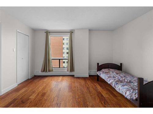 801-1323 15 Avenue Sw, Calgary, AB - Indoor Photo Showing Bedroom