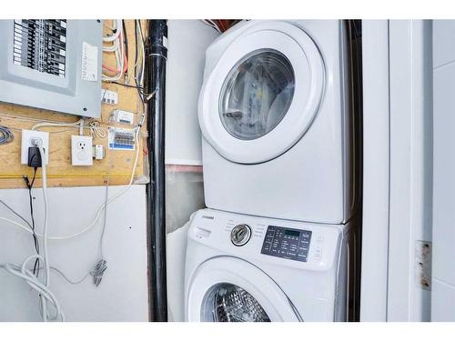 7994 Laguna Way Ne, Calgary, AB - Indoor Photo Showing Laundry Room