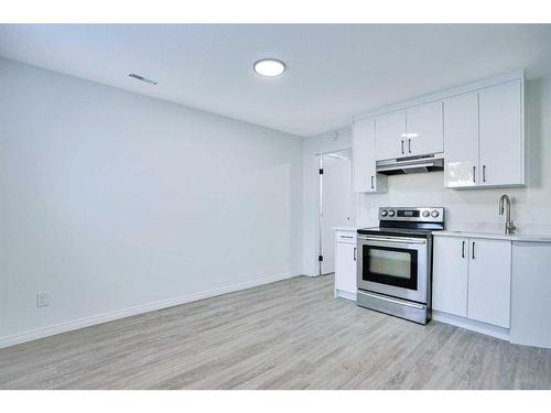 7994 Laguna Way Ne, Calgary, AB - Indoor Photo Showing Kitchen