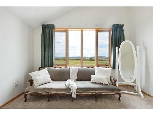 386109 128 Street West, Rural Foothills County, AB - Indoor Photo Showing Living Room