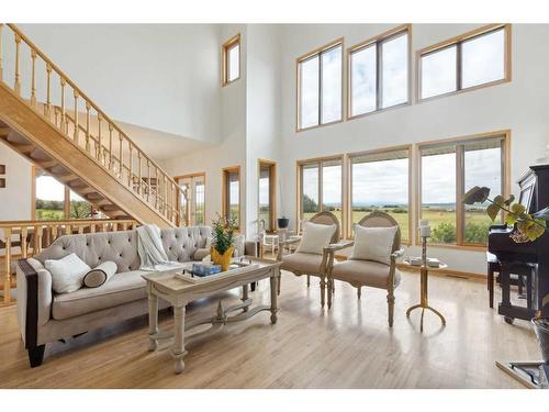 386109 128 Street West, Rural Foothills County, AB - Indoor Photo Showing Living Room