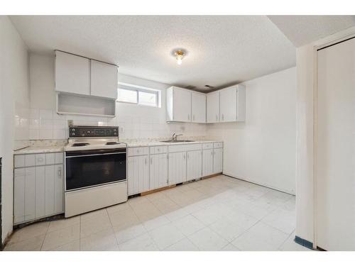 2407 37 Street Se, Calgary, AB - Indoor Photo Showing Kitchen