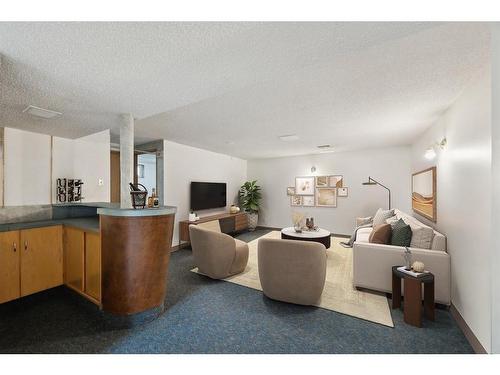 2407 37 Street Se, Calgary, AB - Indoor Photo Showing Living Room